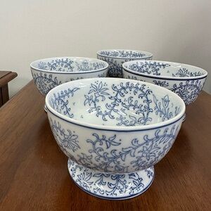 Set of 4 pottery barn bowls
